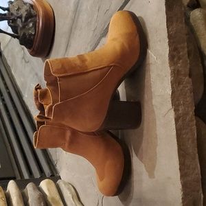 American Eagle booties size 7